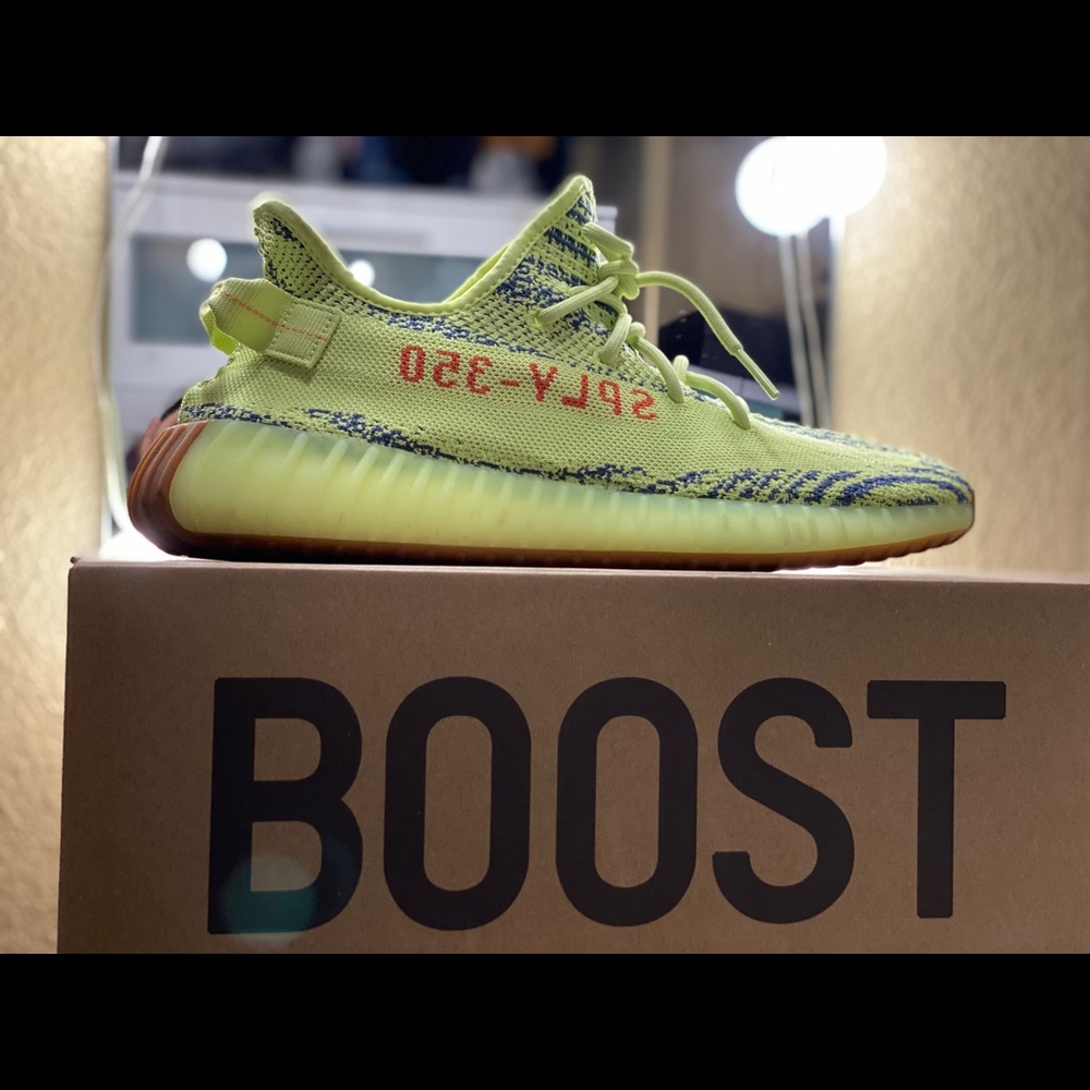 Yeezy boost 350 v2 frozen yellow Footlocker